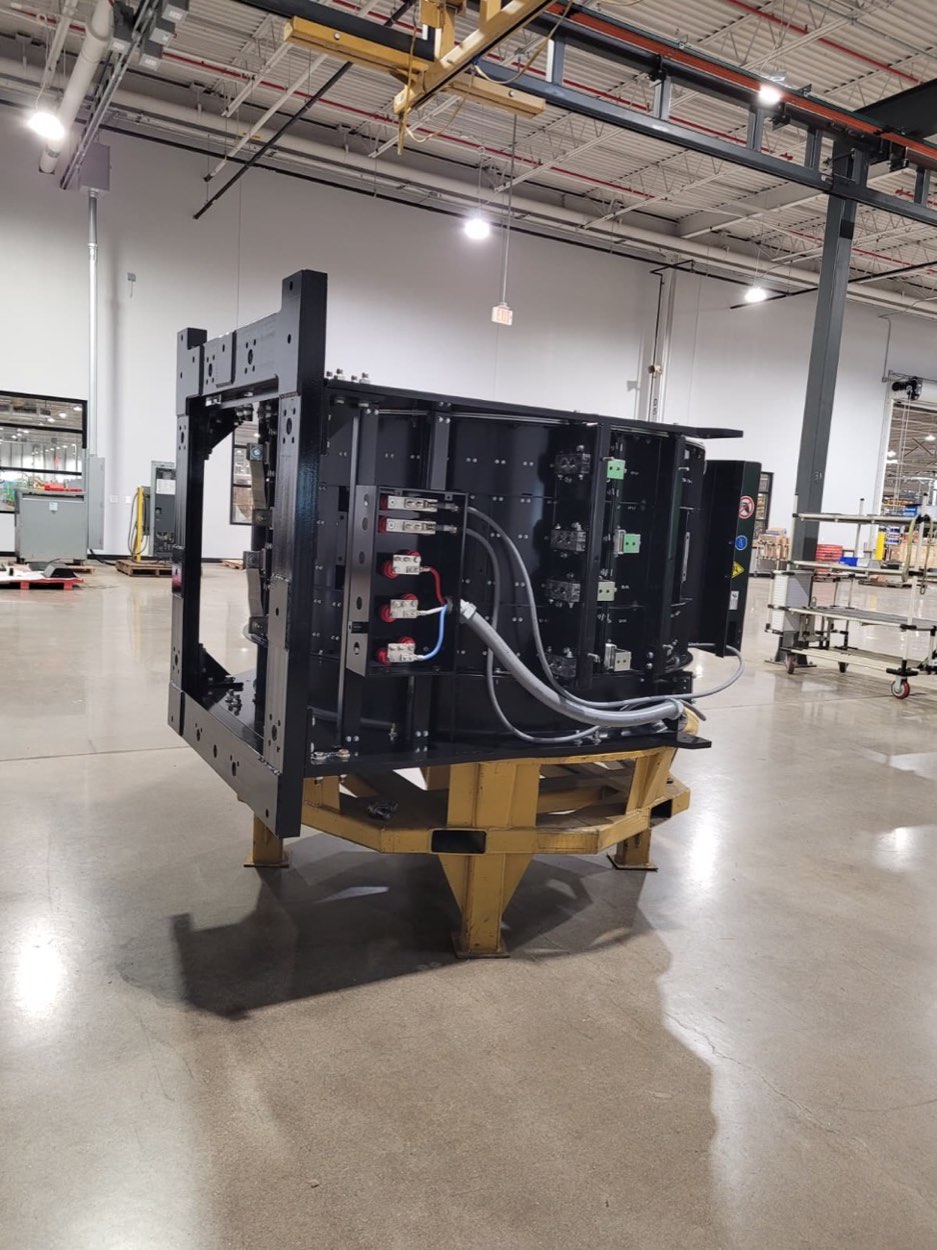 Módulo radial APEX-790 en remanufactura, montado en bastidor de trabajo