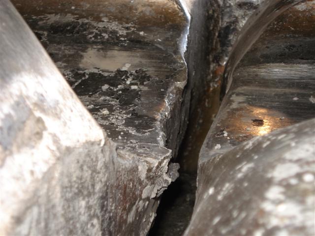 Shoe cracked at the roller path — geometry at its limit after 250 extra tonnes, not a material defect.