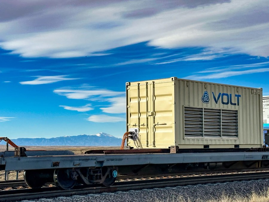 Módulo VOLT montado sobre plataforma ferroviaria